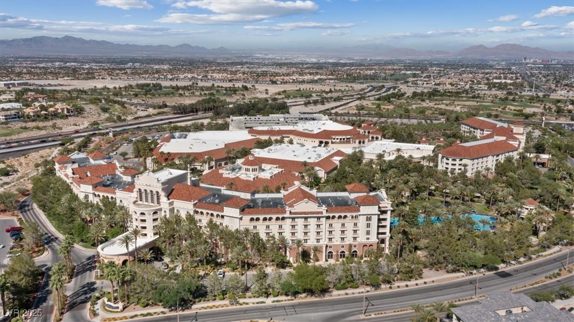 9201 Las Manaitas Avenue 302