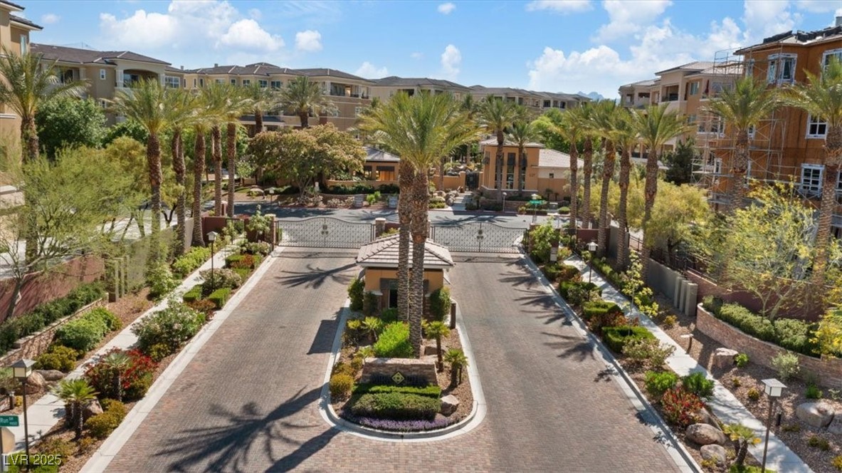 9201 Las Manaitas Avenue 302