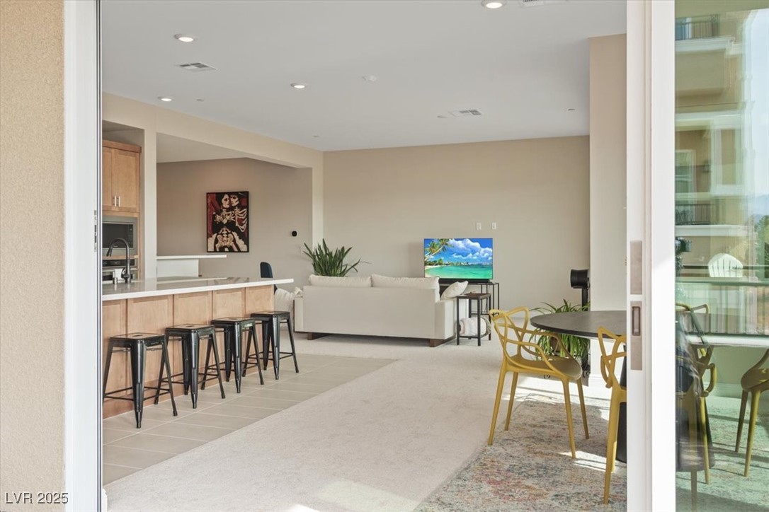 9201 Las Manaitas Avenue 302