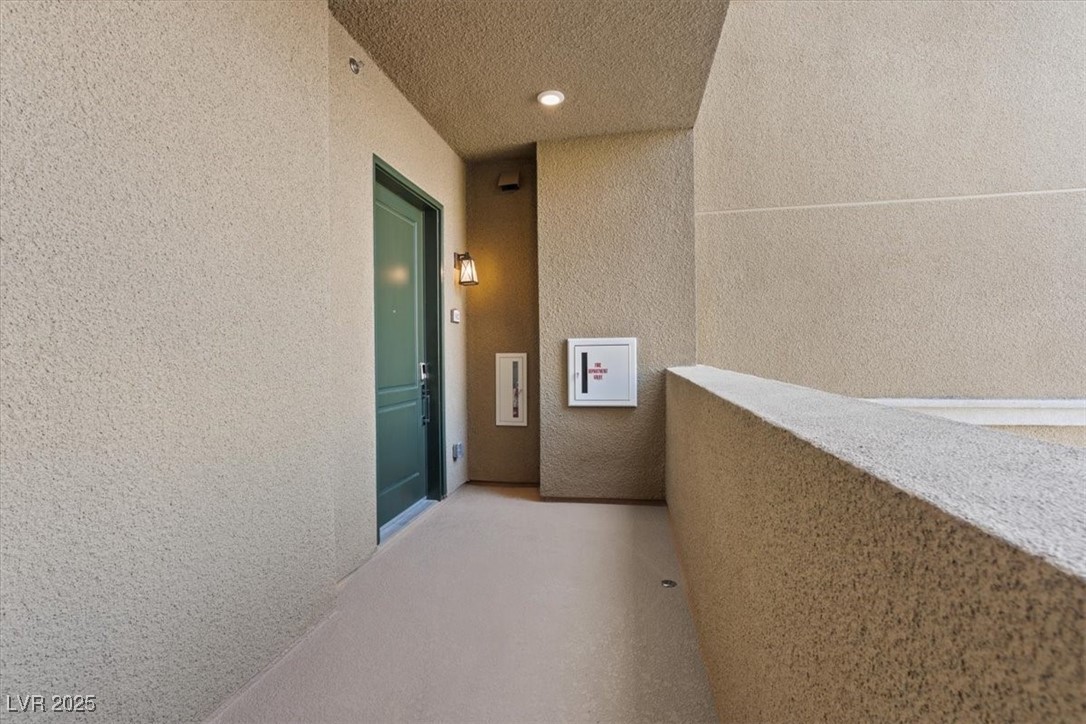 9201 Las Manaitas Avenue 302