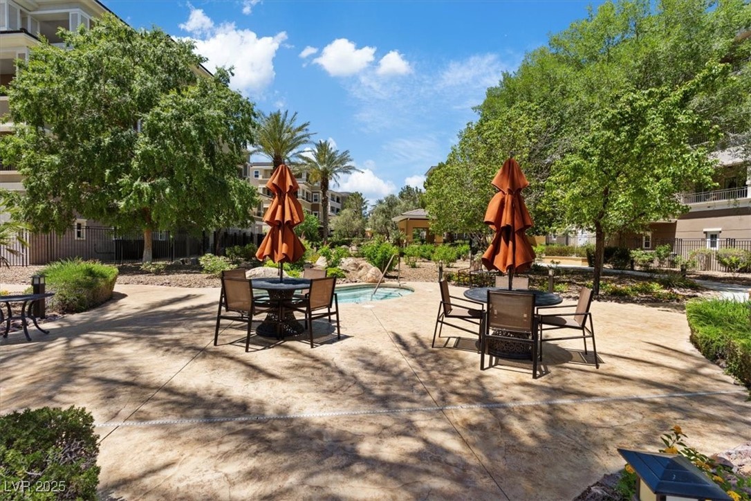 9201 Las Manaitas Avenue 302