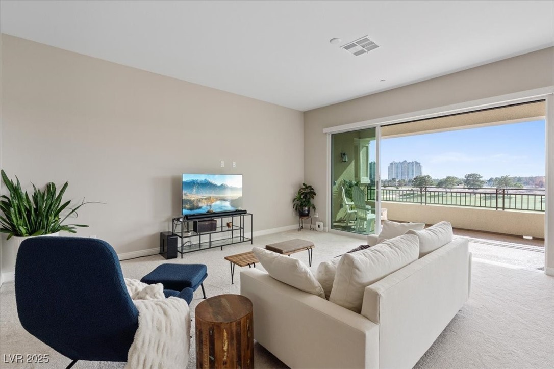 9201 Las Manaitas Avenue 302