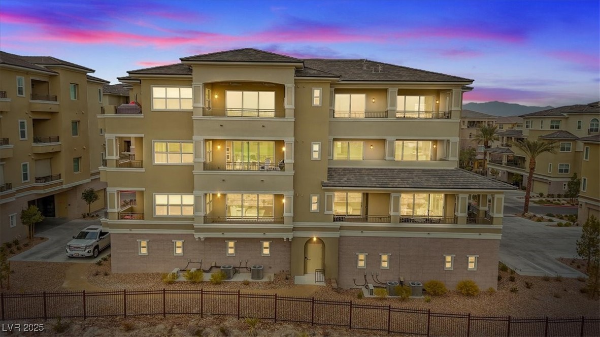 9201 Las Manaitas Avenue 302