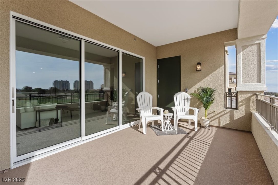 9201 Las Manaitas Avenue 302