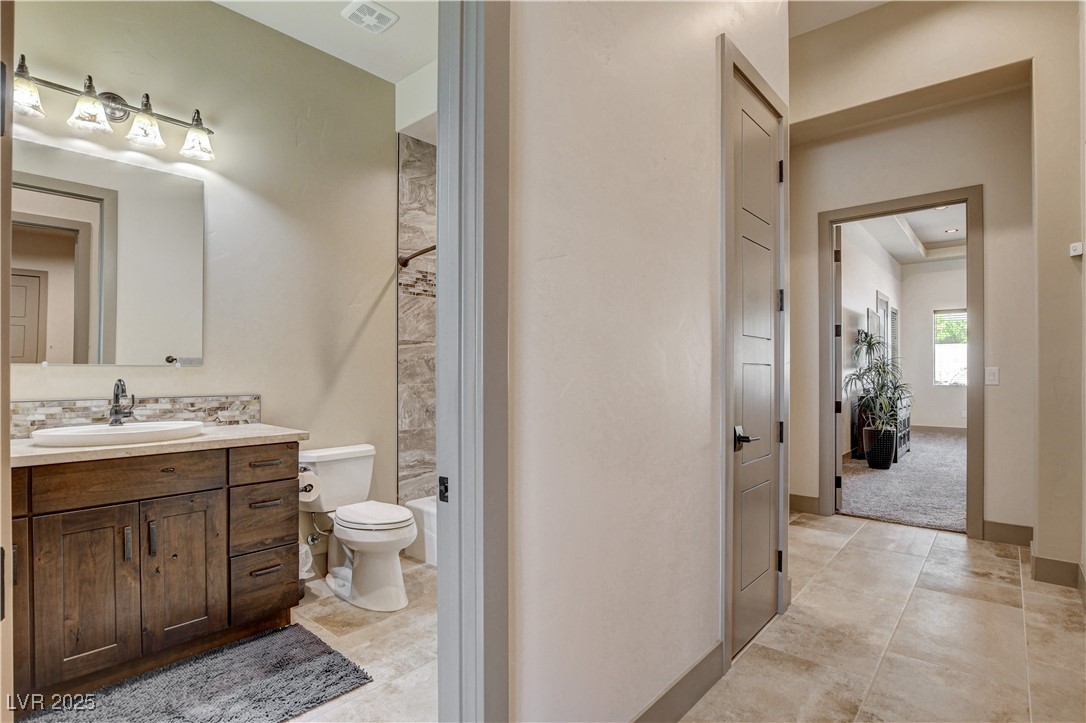 5025 North Chieftain Street