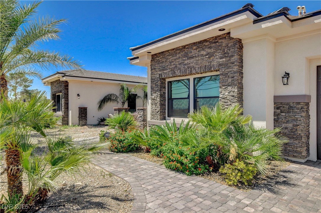 5025 North Chieftain Street