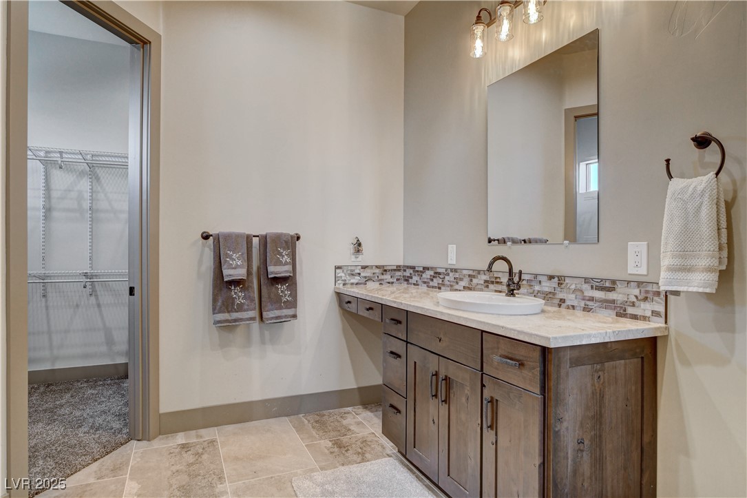 5025 North Chieftain Street