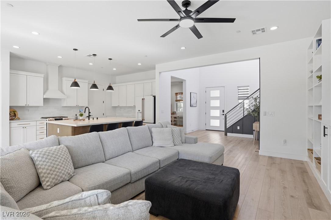 10125 Pleasant Knoll Avenue