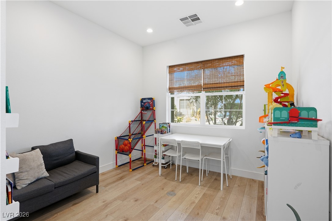 10125 Pleasant Knoll Avenue