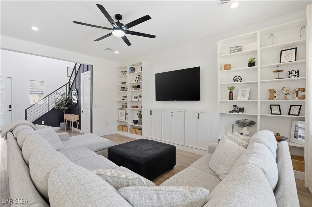 10125 Pleasant Knoll Avenue