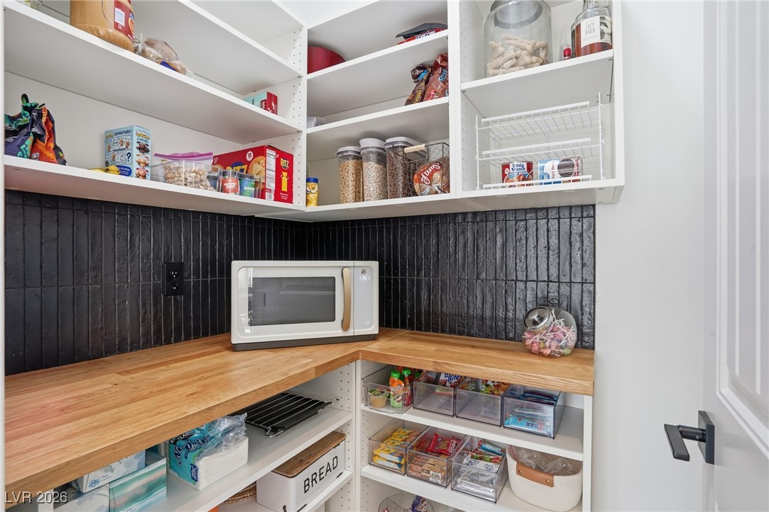 10125 Pleasant Knoll Avenue