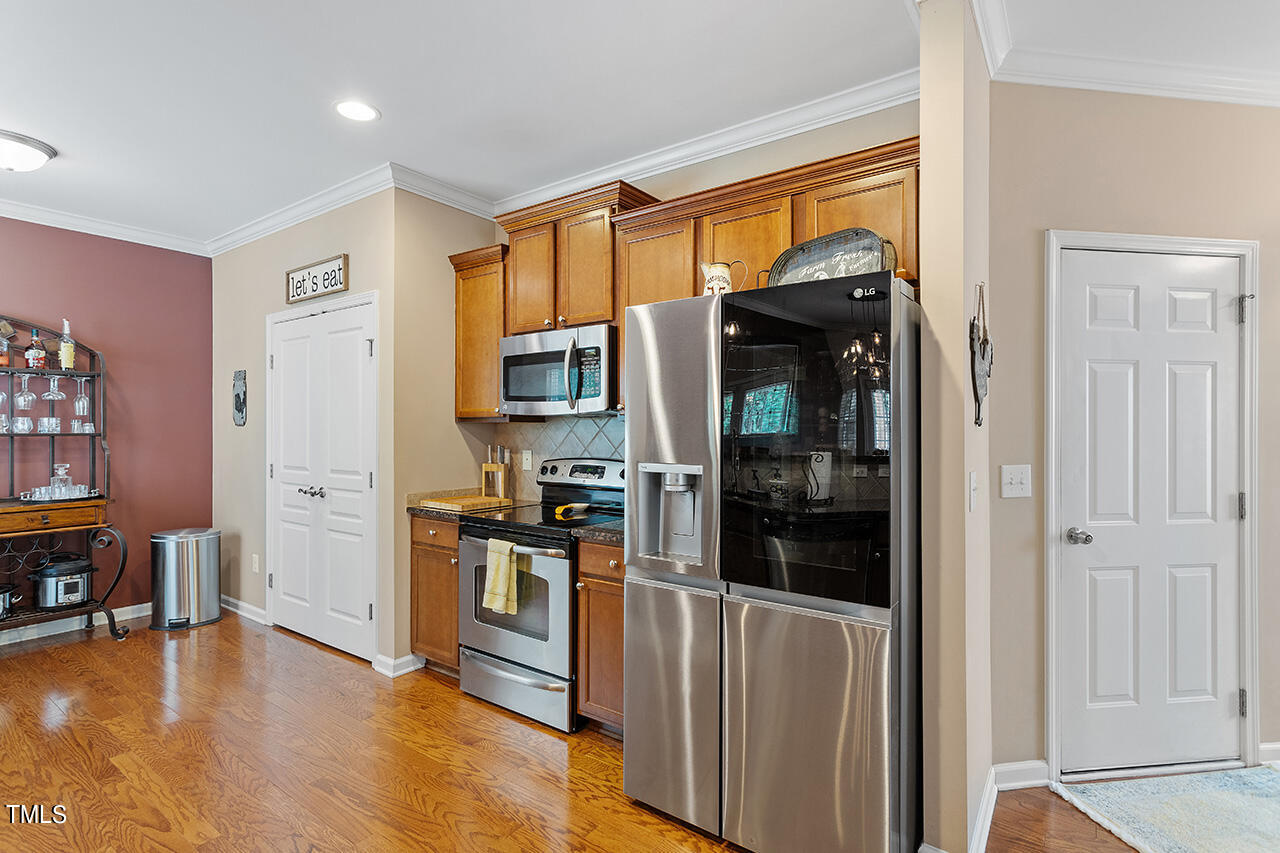 1842 Landstrom Lane