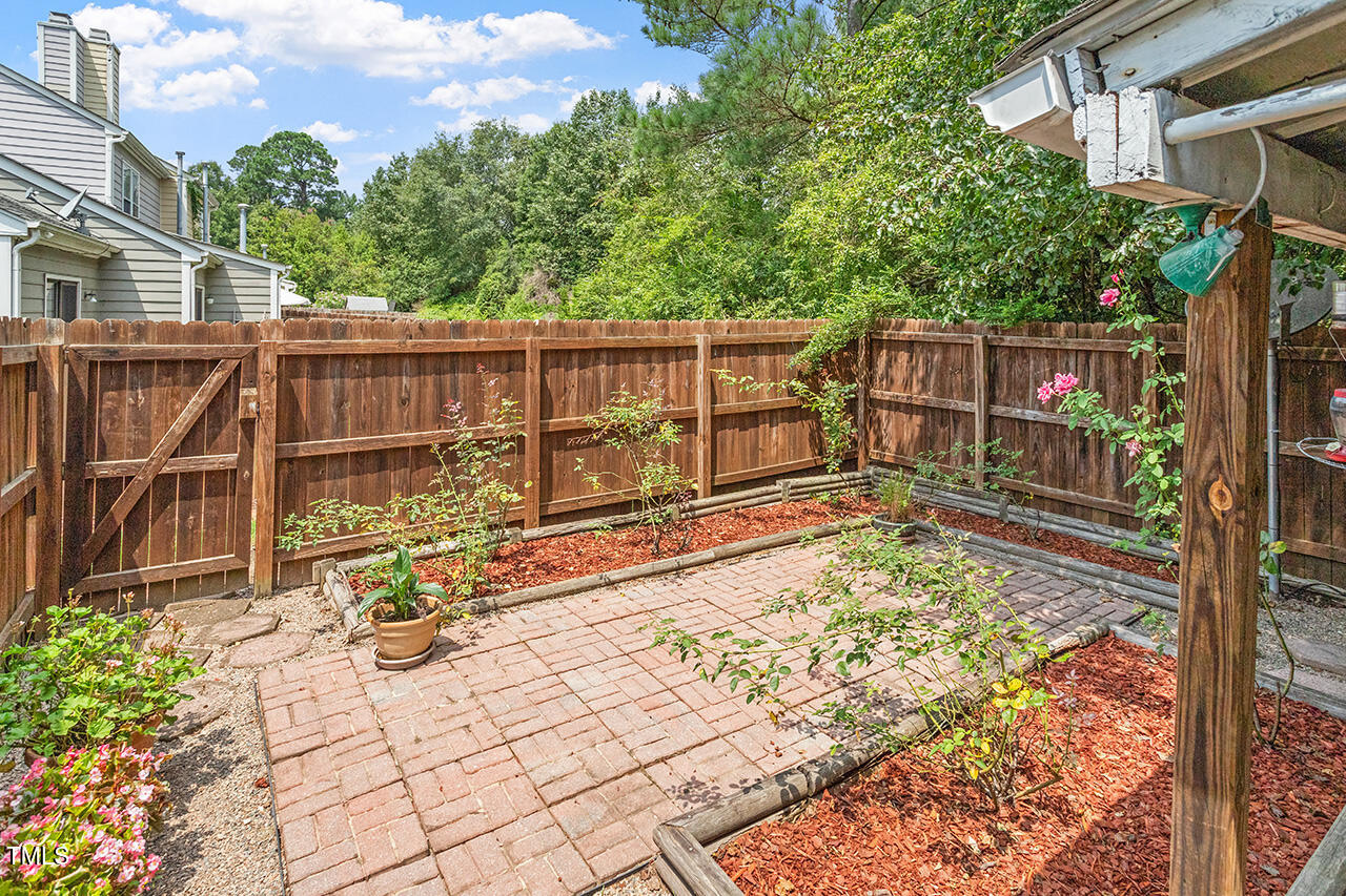 3423 Balfour E