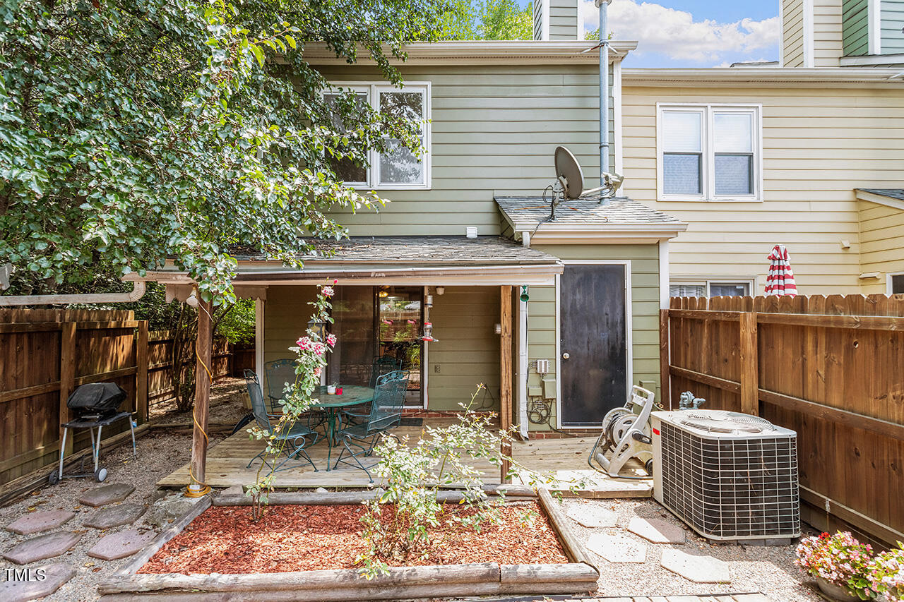3423 Balfour E