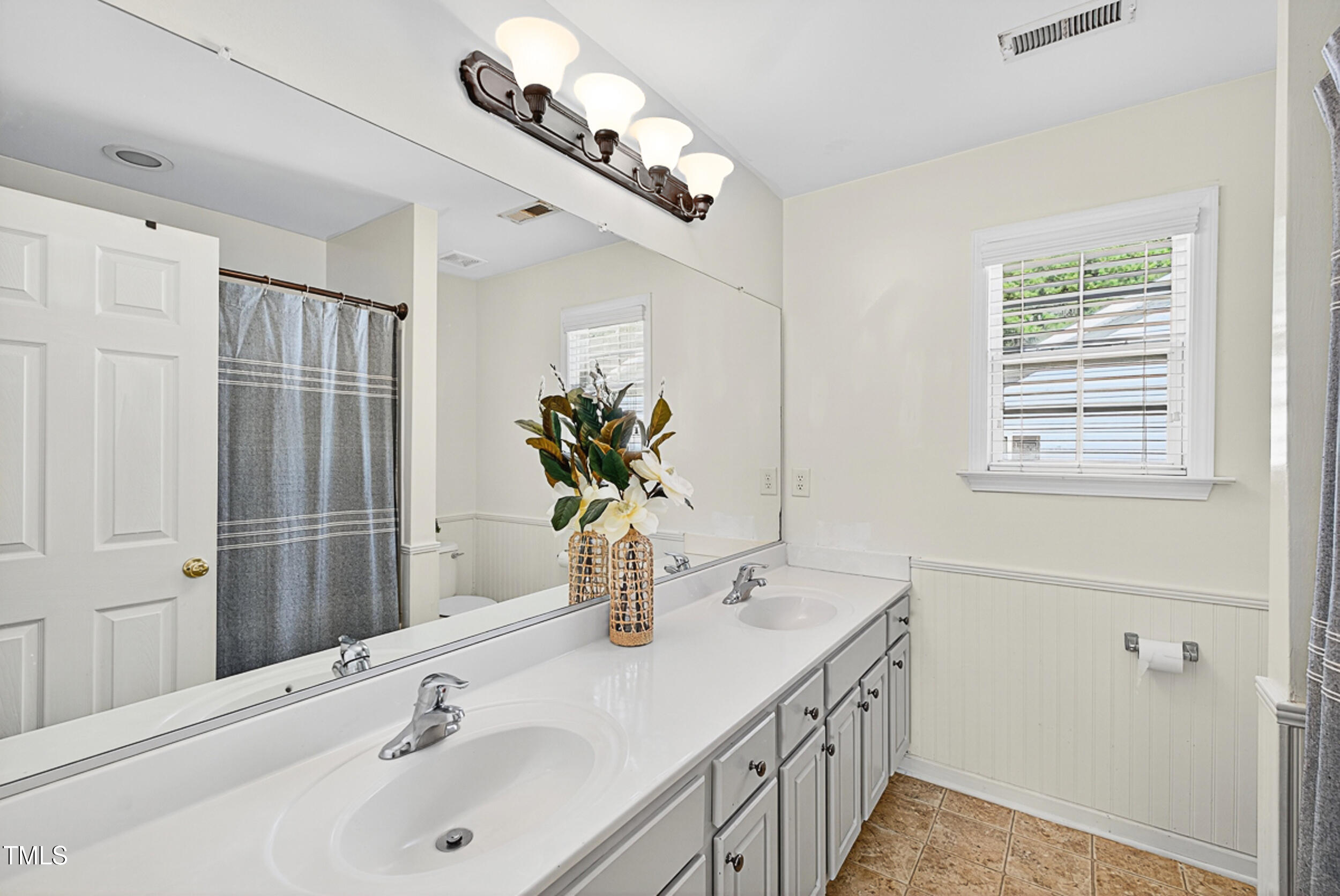 1124 Woodlands Creek Way