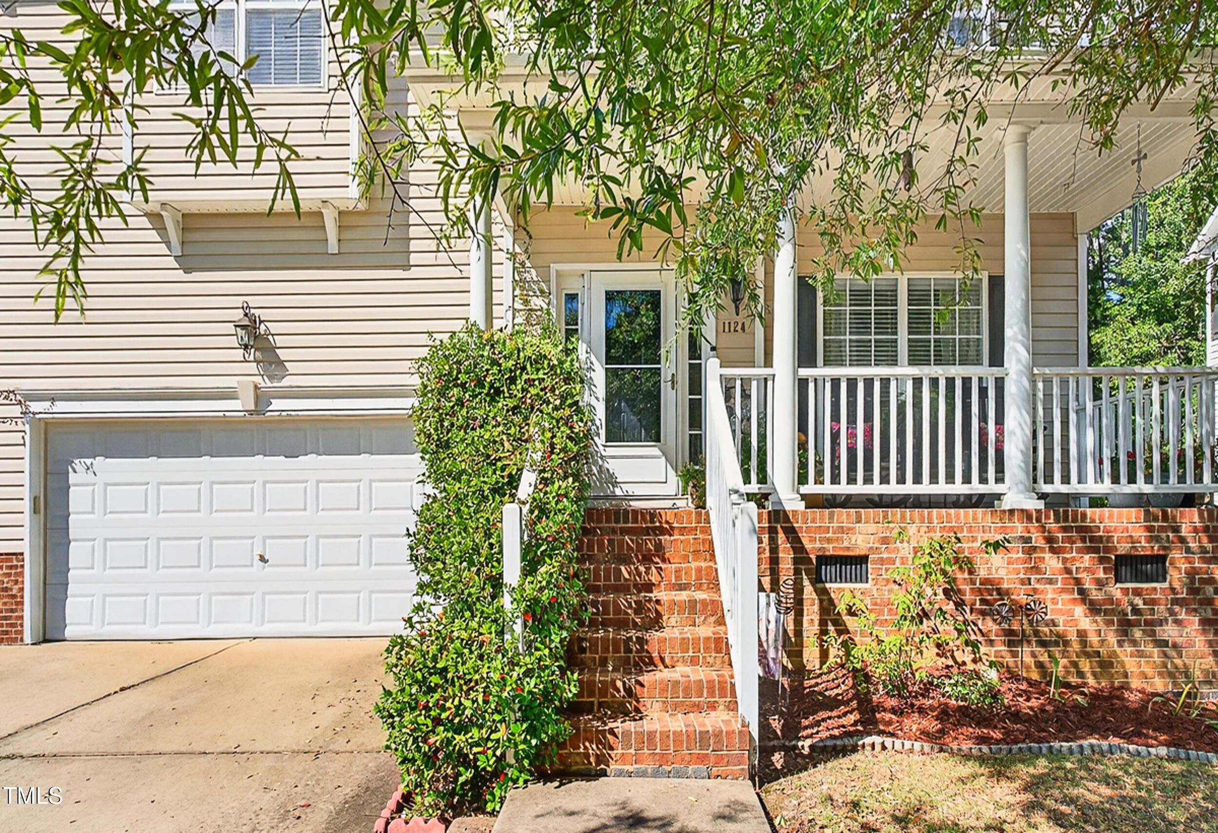 1124 Woodlands Creek Way