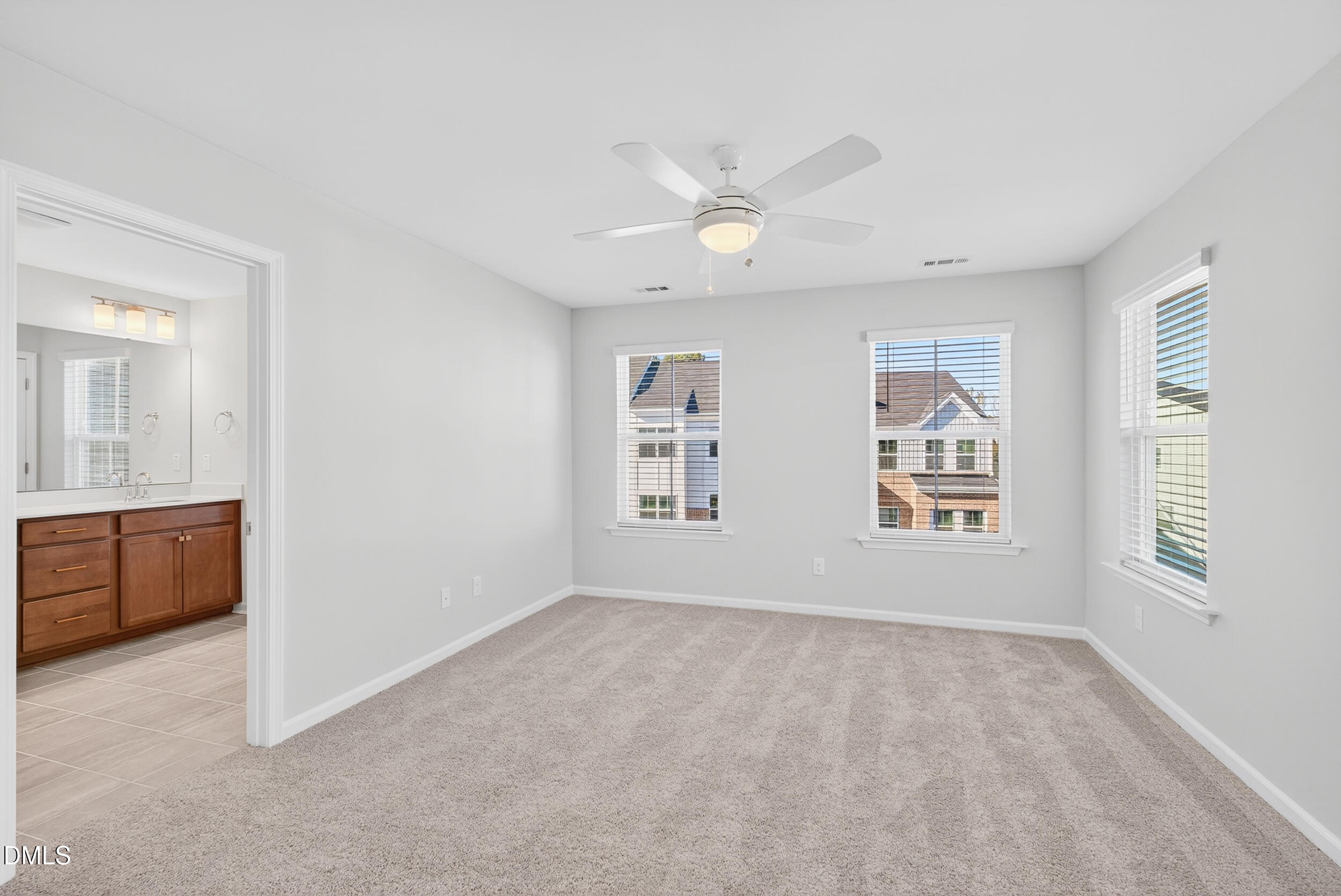 335 Chesapeake Commons Street