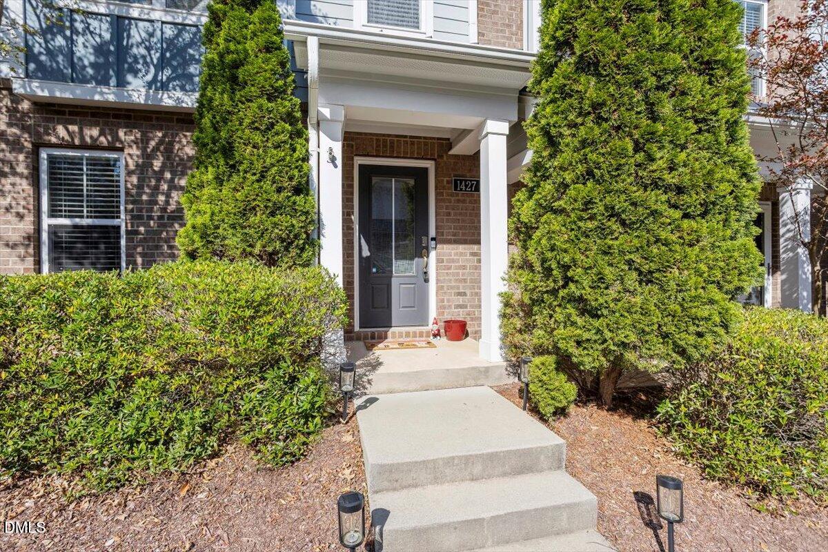 1427 Crafton Way