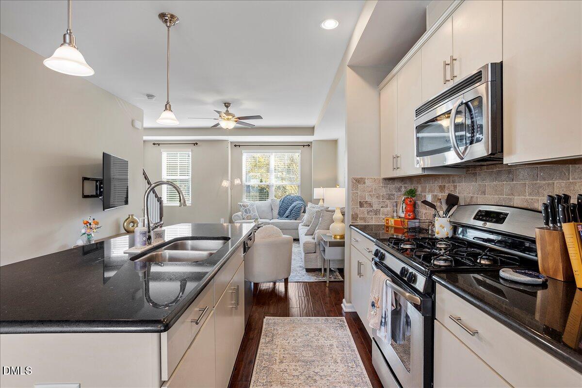 1427 Crafton Way
