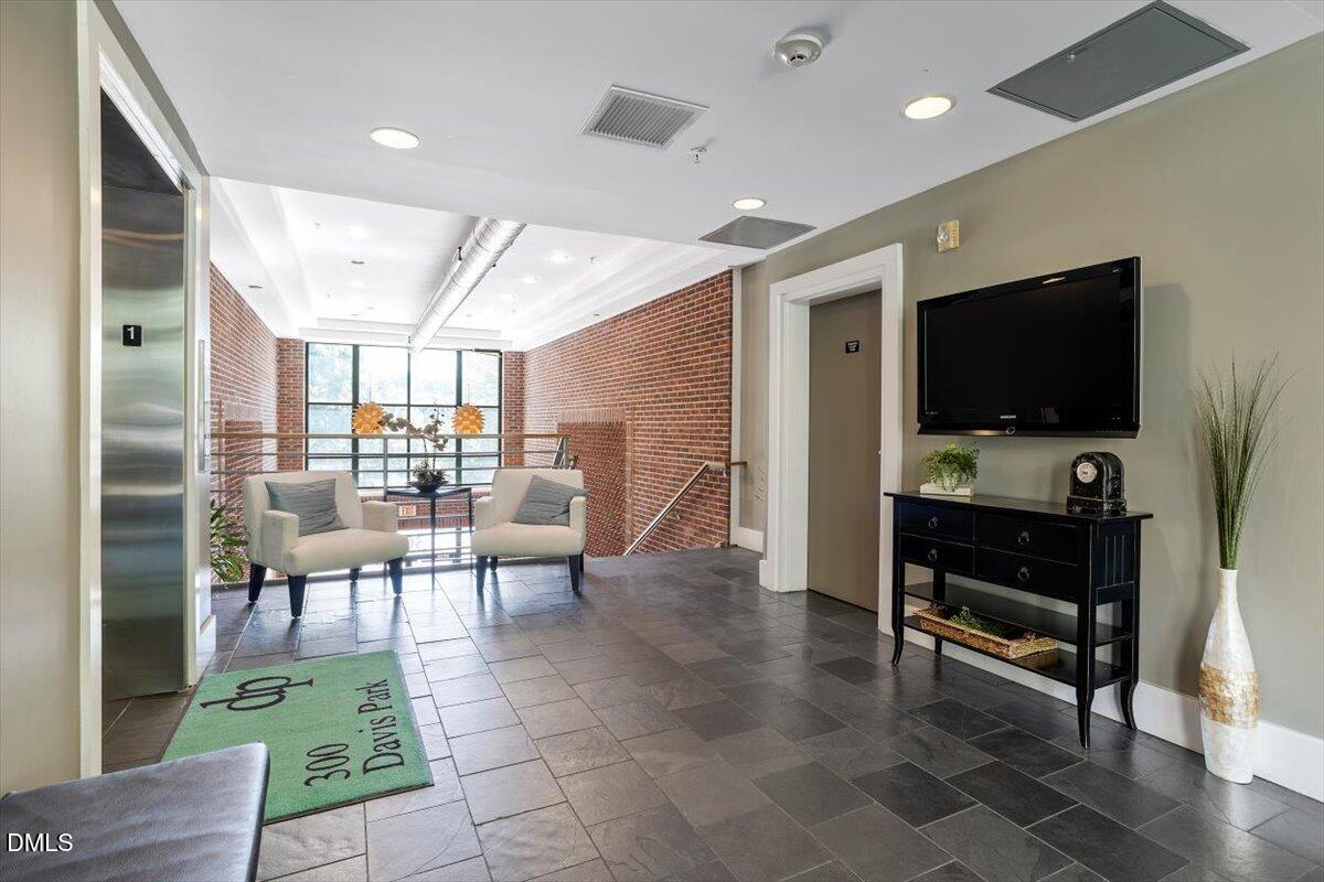 300 Finsbury Street Apt 115