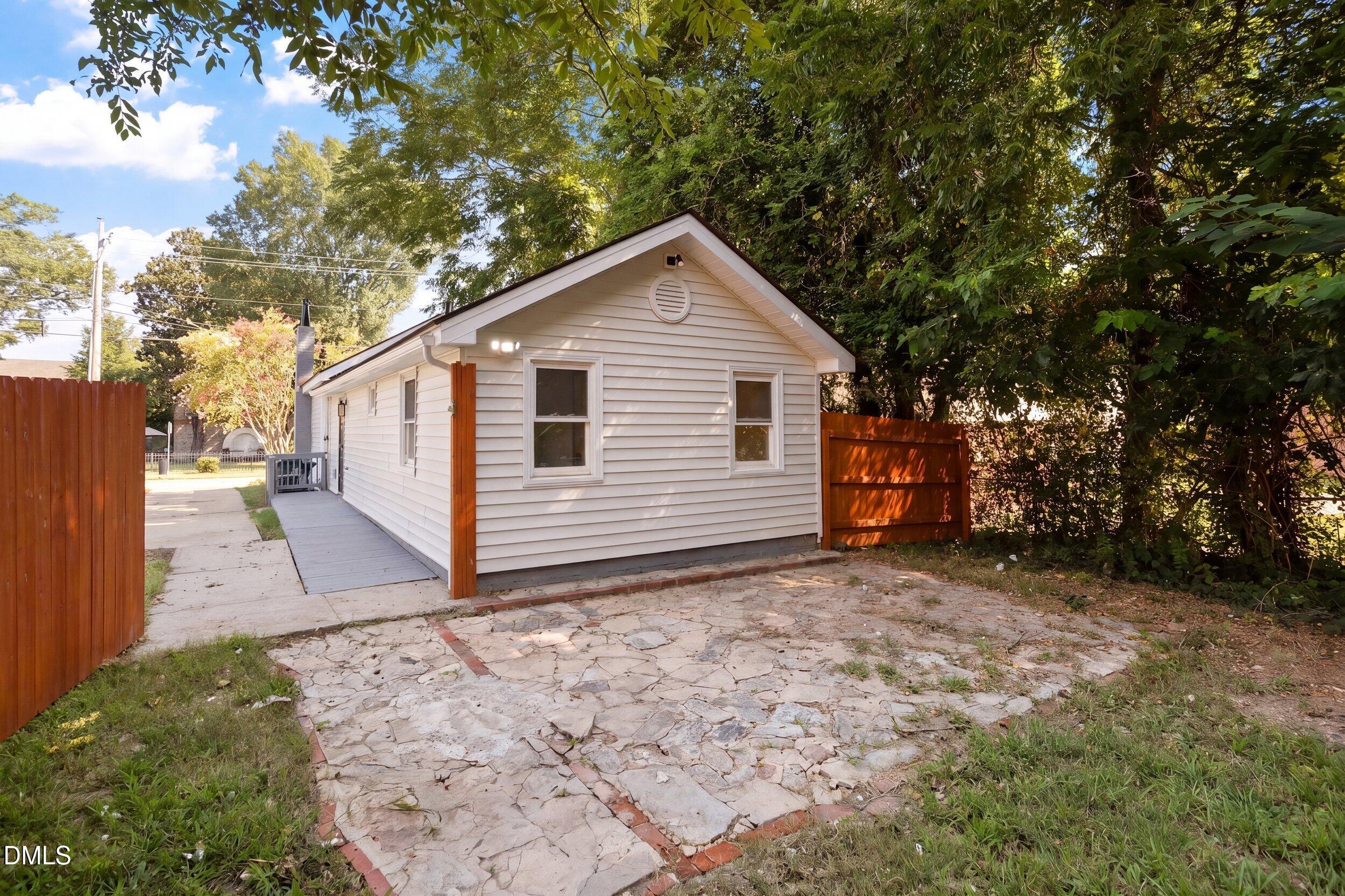 1320 Oakwood Avenue