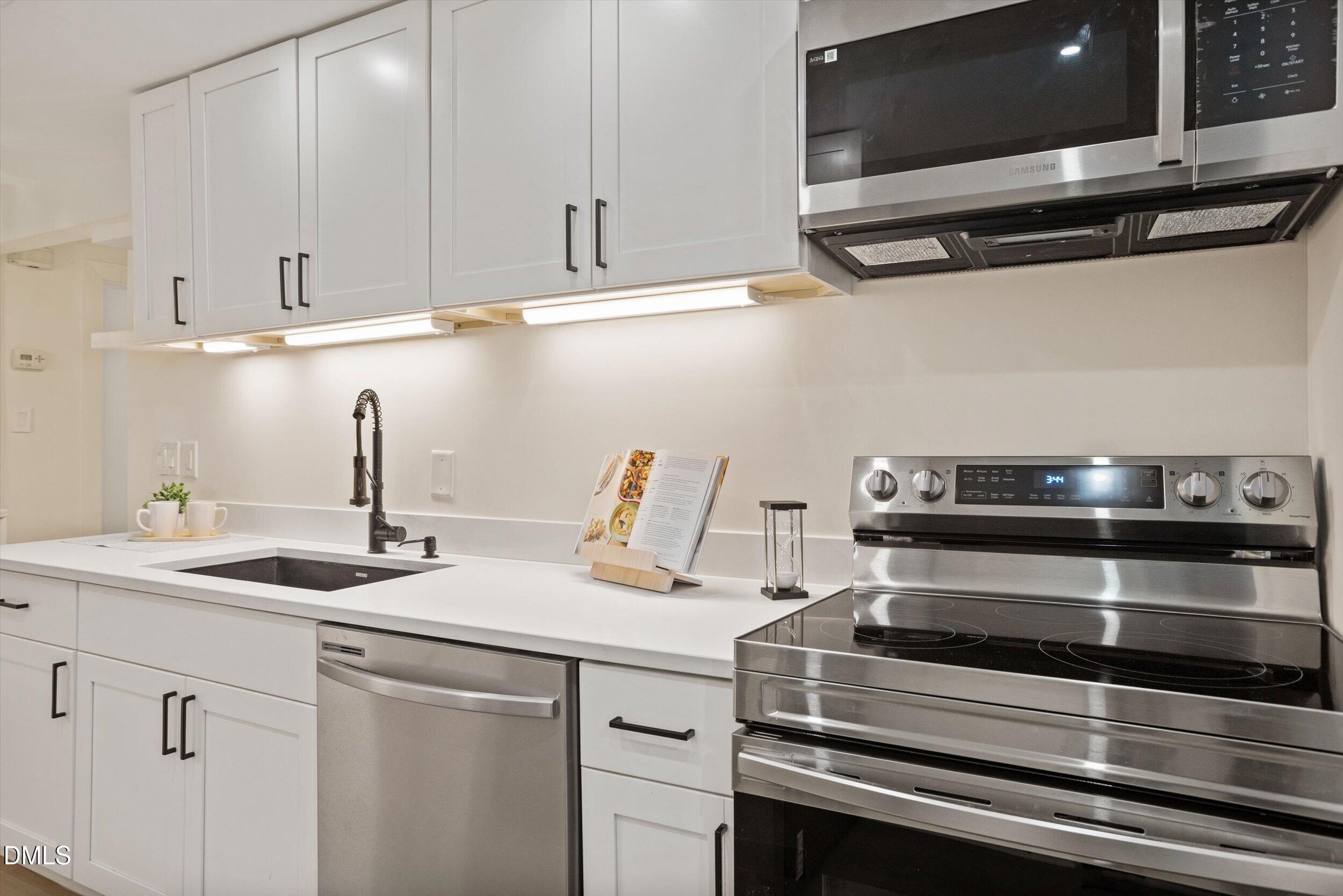 1320 Oakwood Avenue