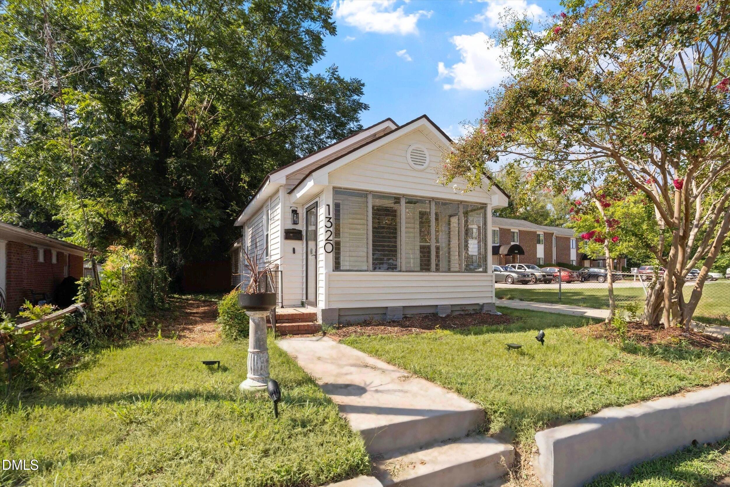 1320 Oakwood Avenue