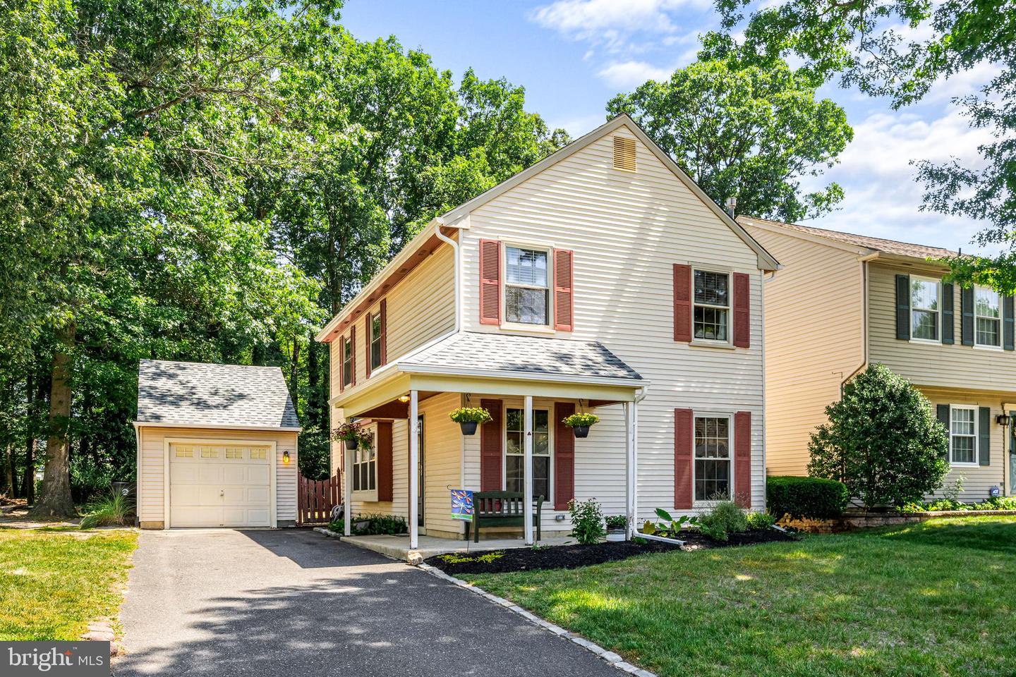 20 WOODVALE DR