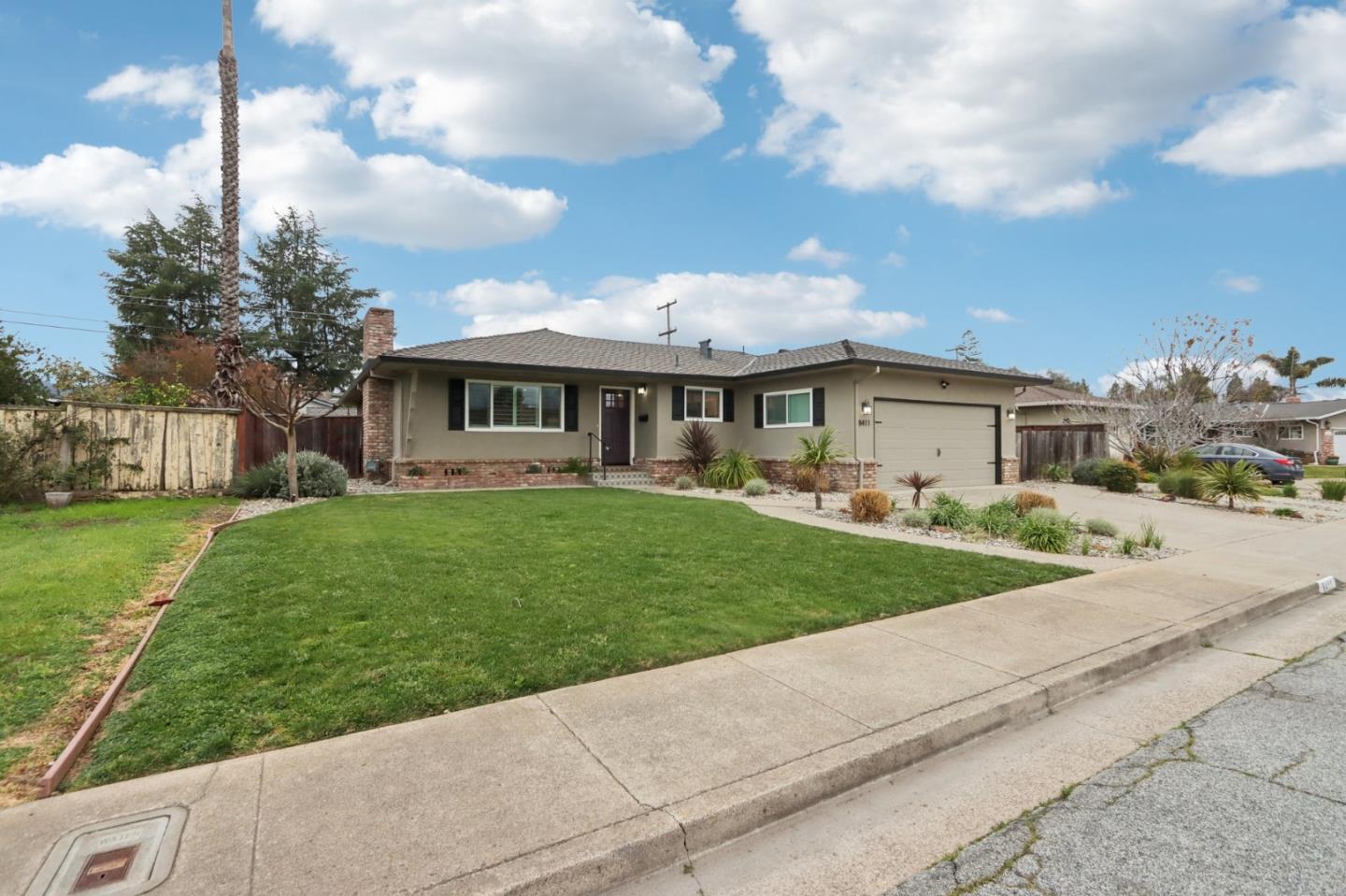8411 Diane CT