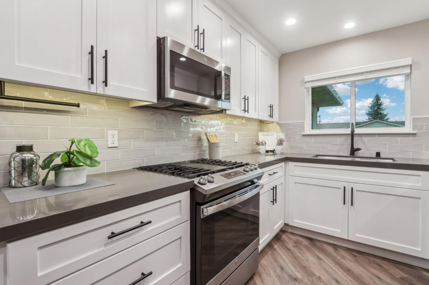 8411 Diane CT
