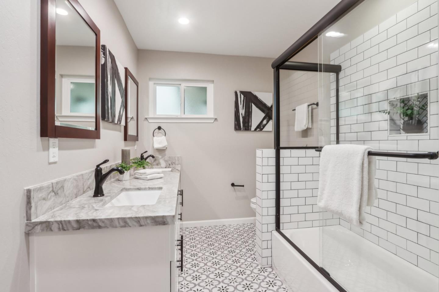 8411 Diane CT