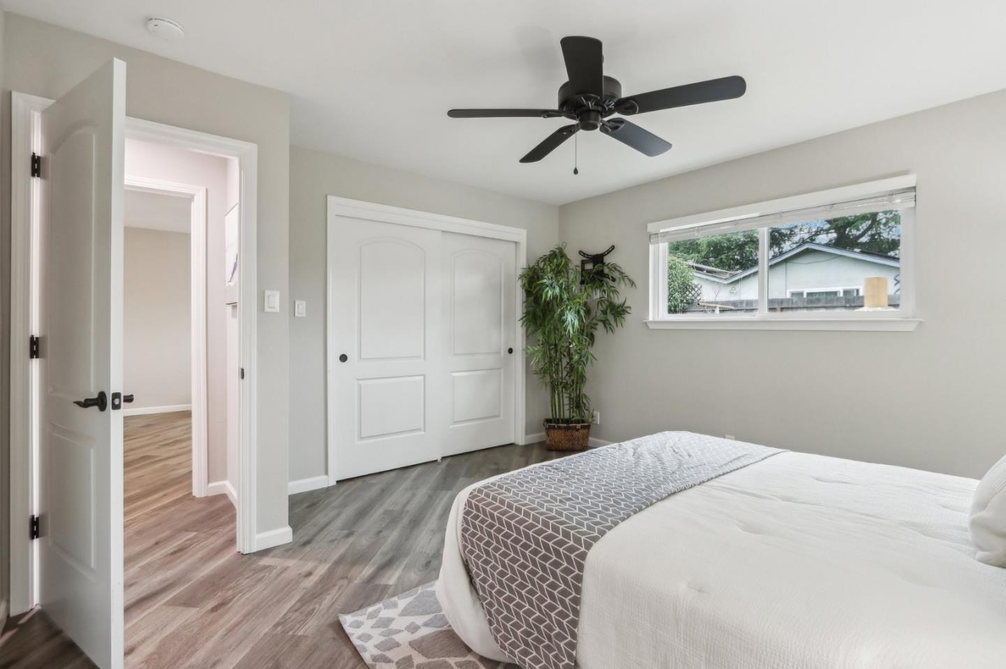 8411 Diane CT