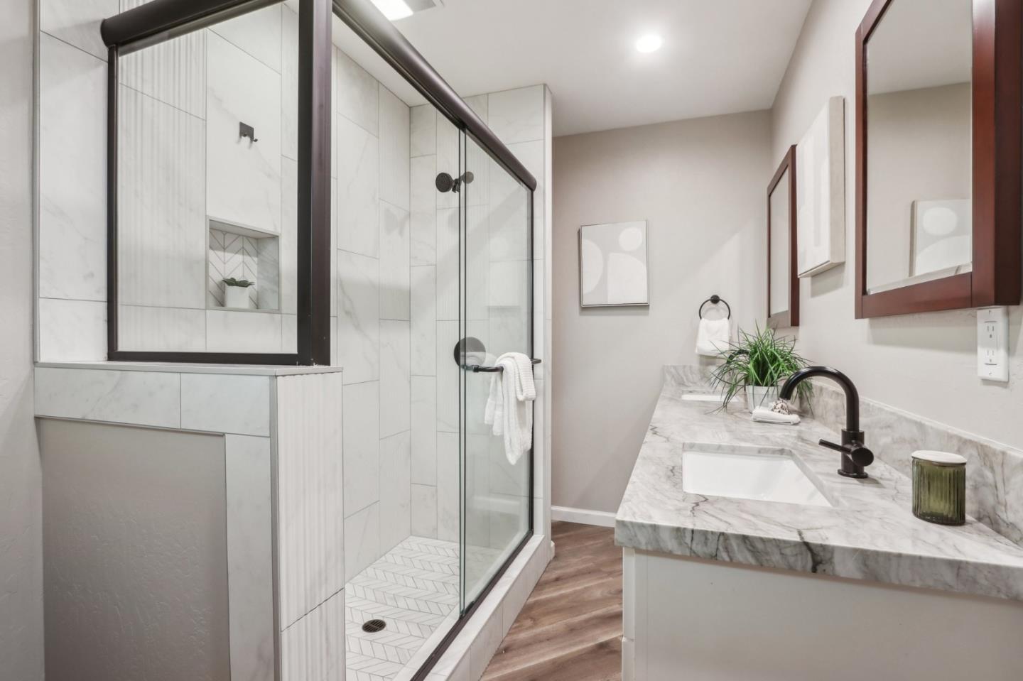 8411 Diane CT