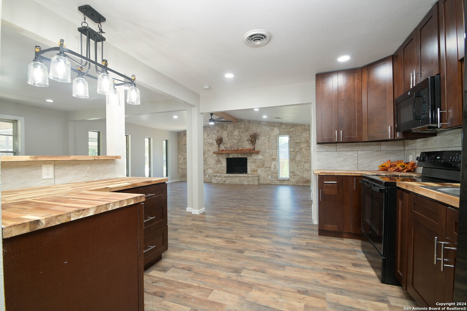 403 PICKWELL DR