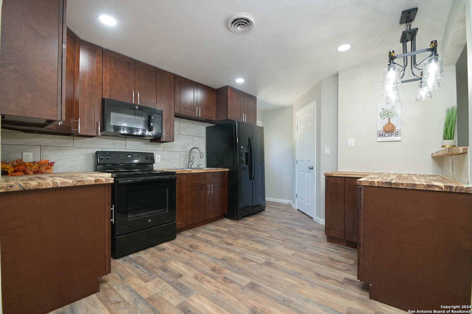 403 PICKWELL DR