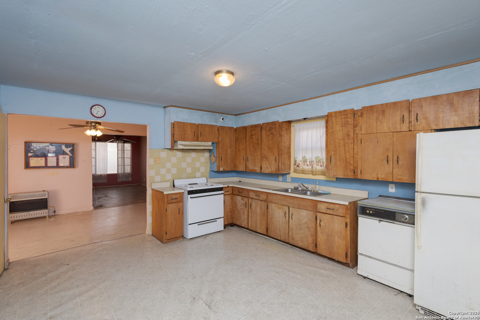 602 S San Ignacio