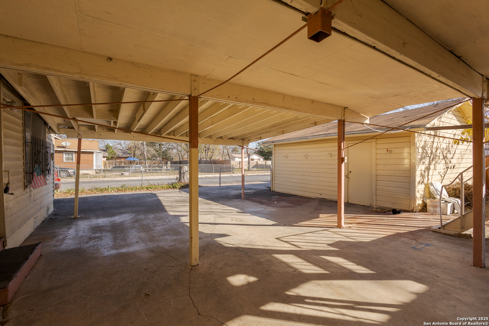 602 S San Ignacio