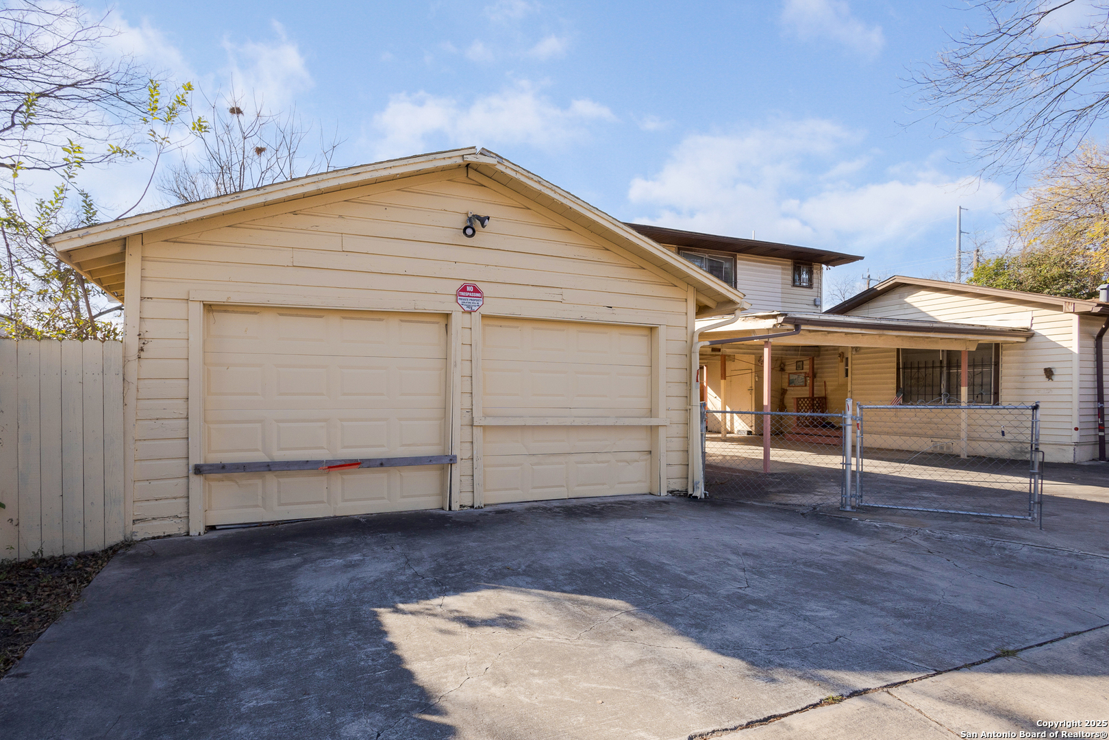 602 S San Ignacio