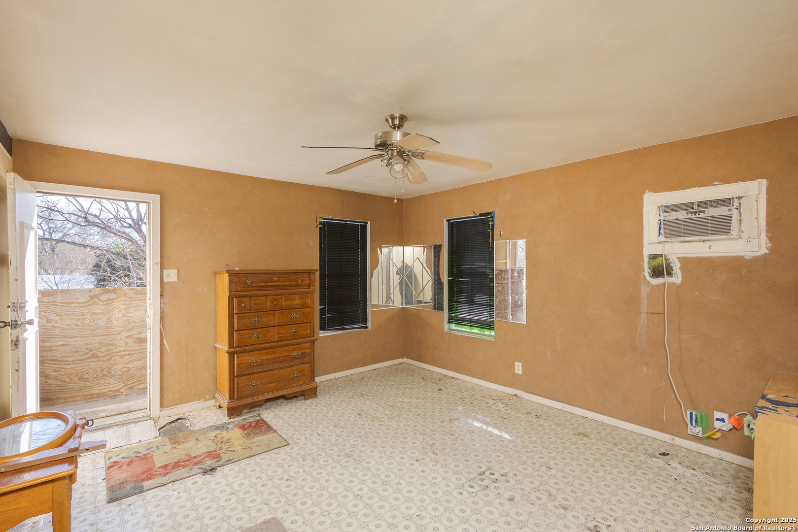 602 S San Ignacio