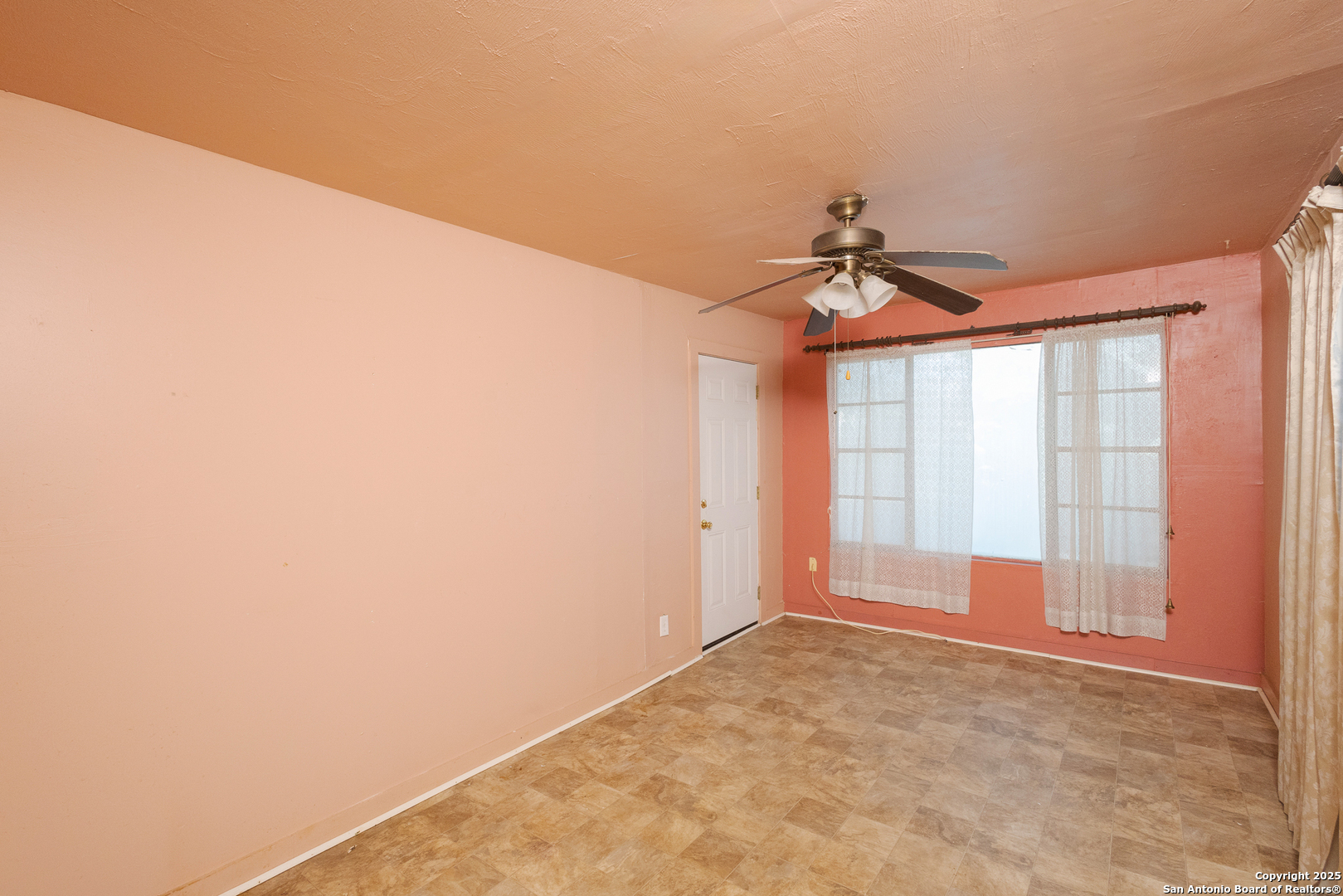 602 S San Ignacio