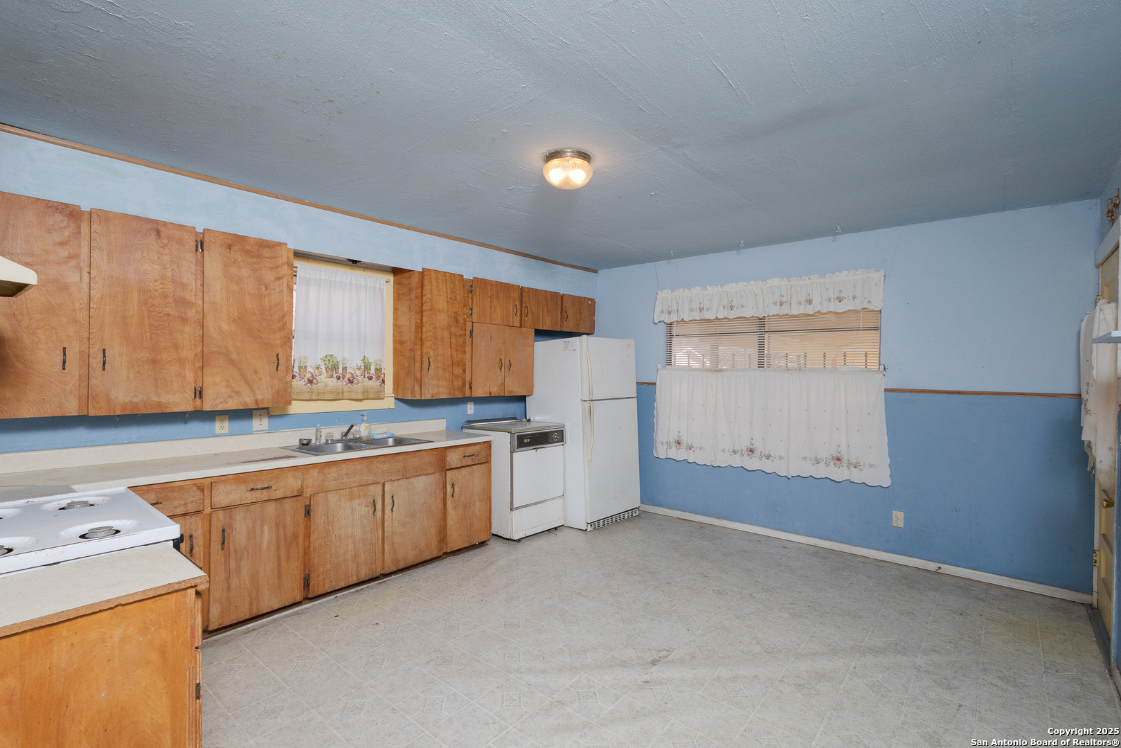 602 S San Ignacio