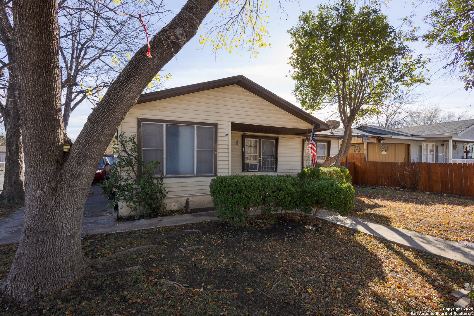 602 S San Ignacio
