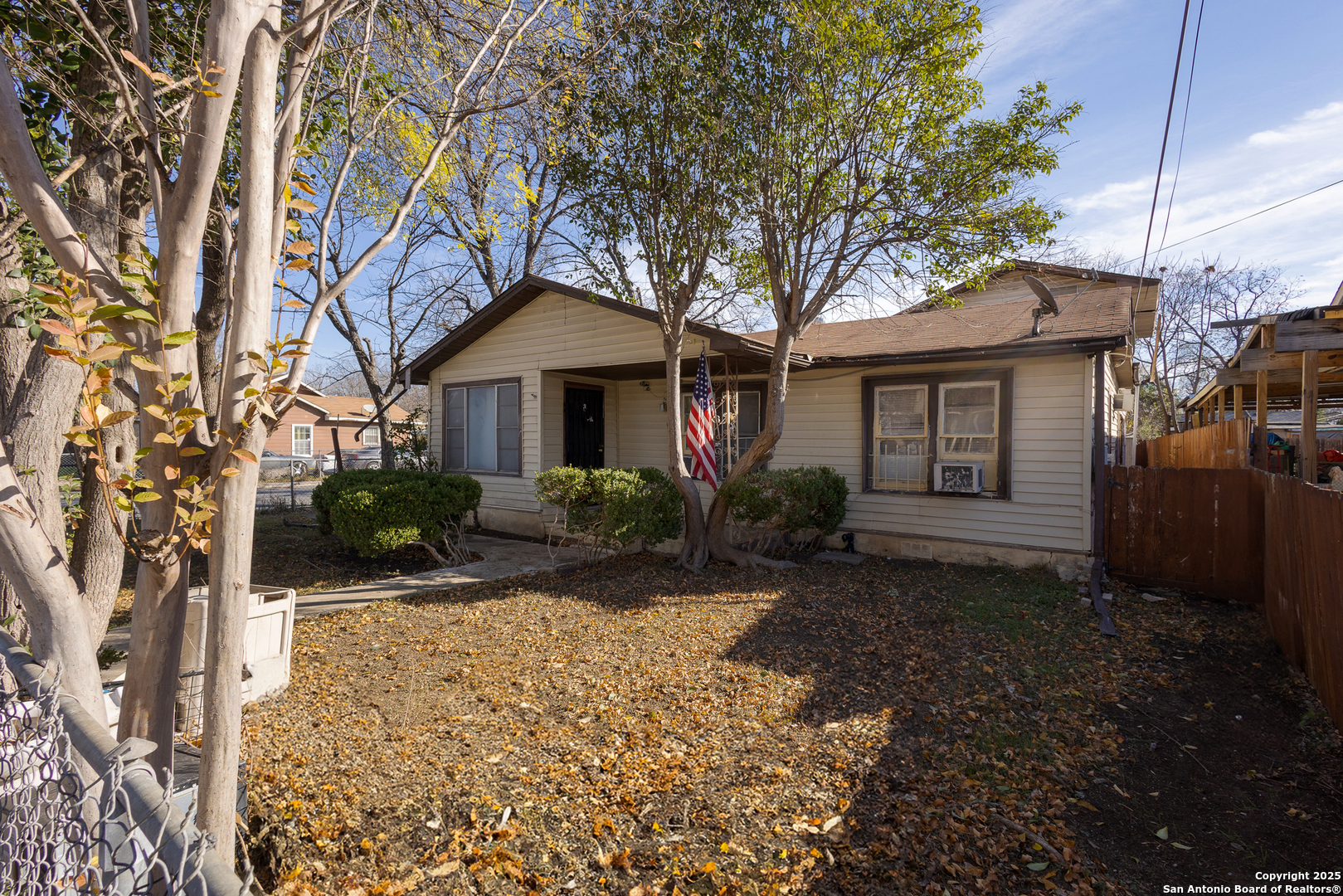 602 S San Ignacio