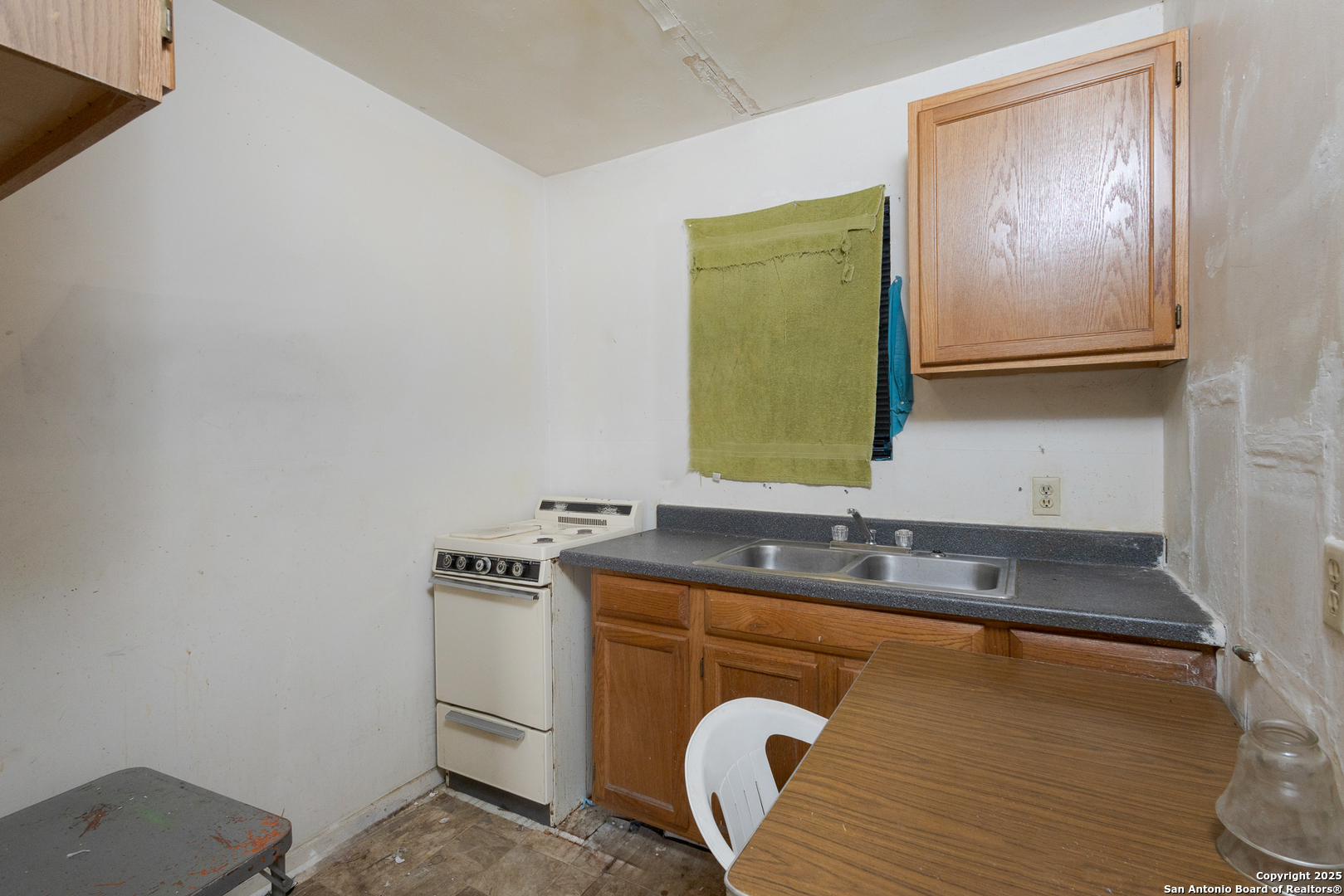 602 S San Ignacio