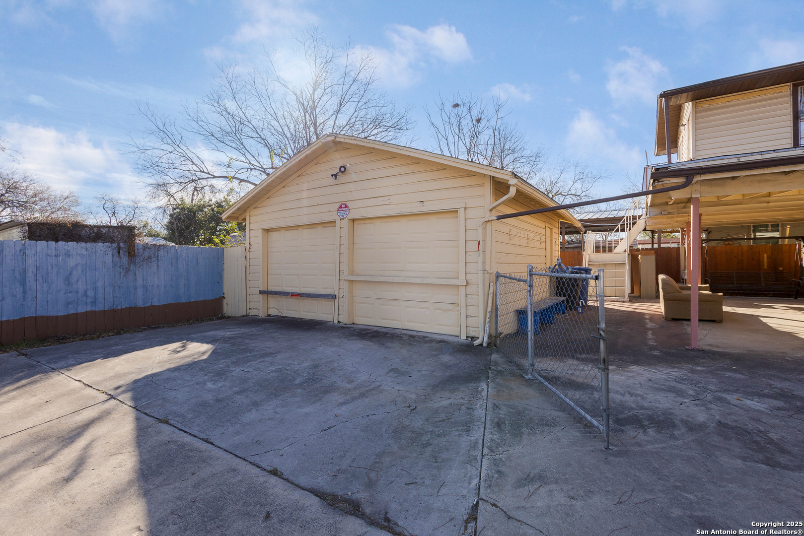 602 S San Ignacio