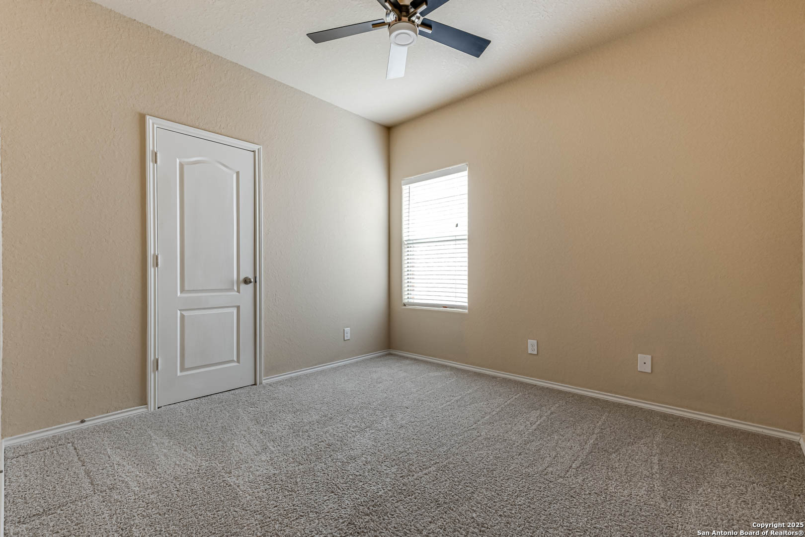 112 KASSEL DR
