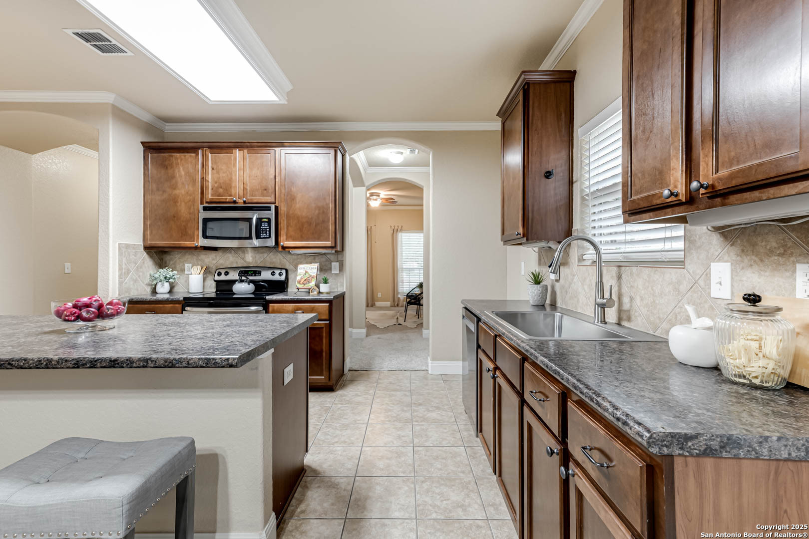 112 KASSEL DR