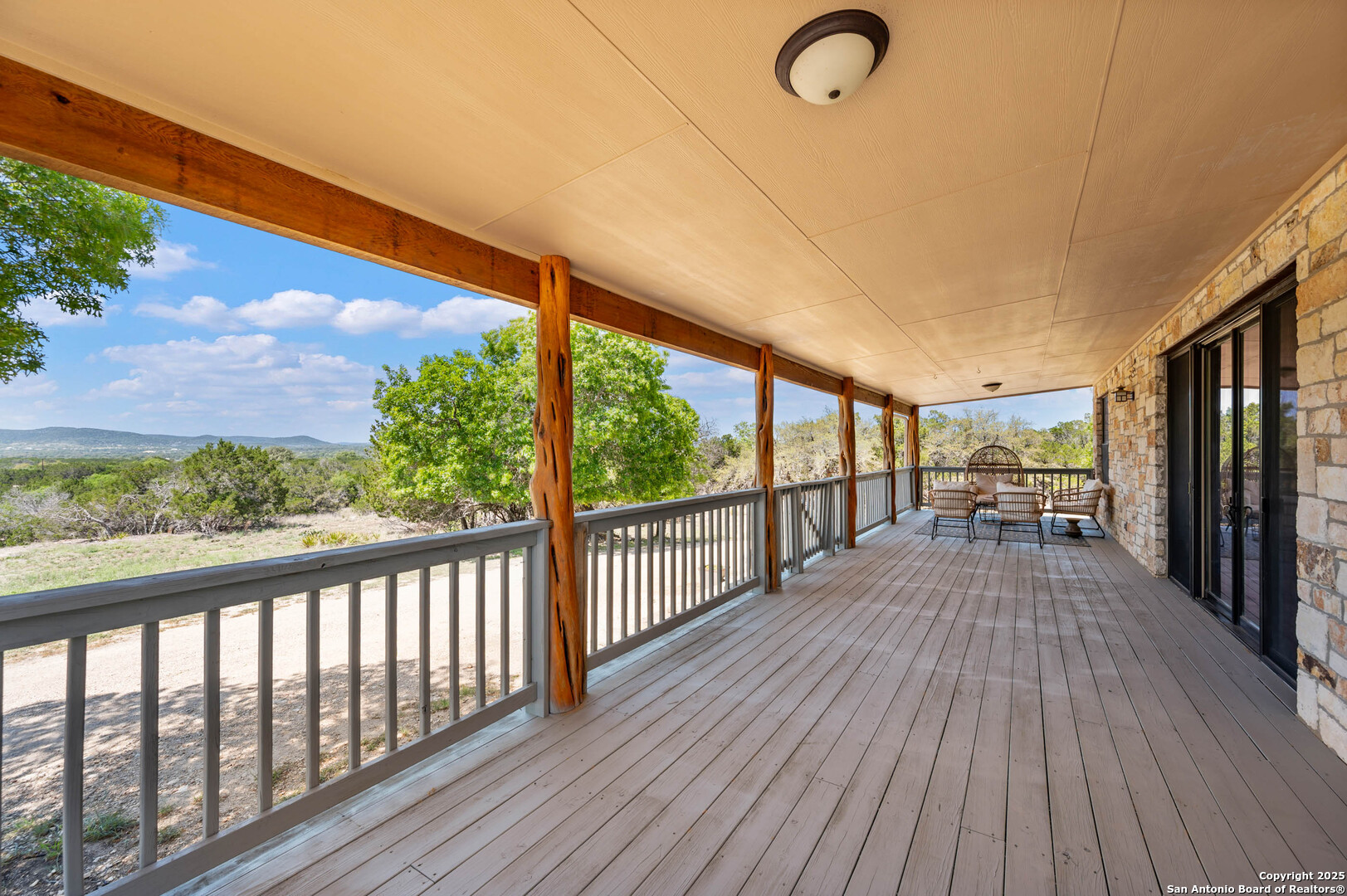 728 Upper Moffett
