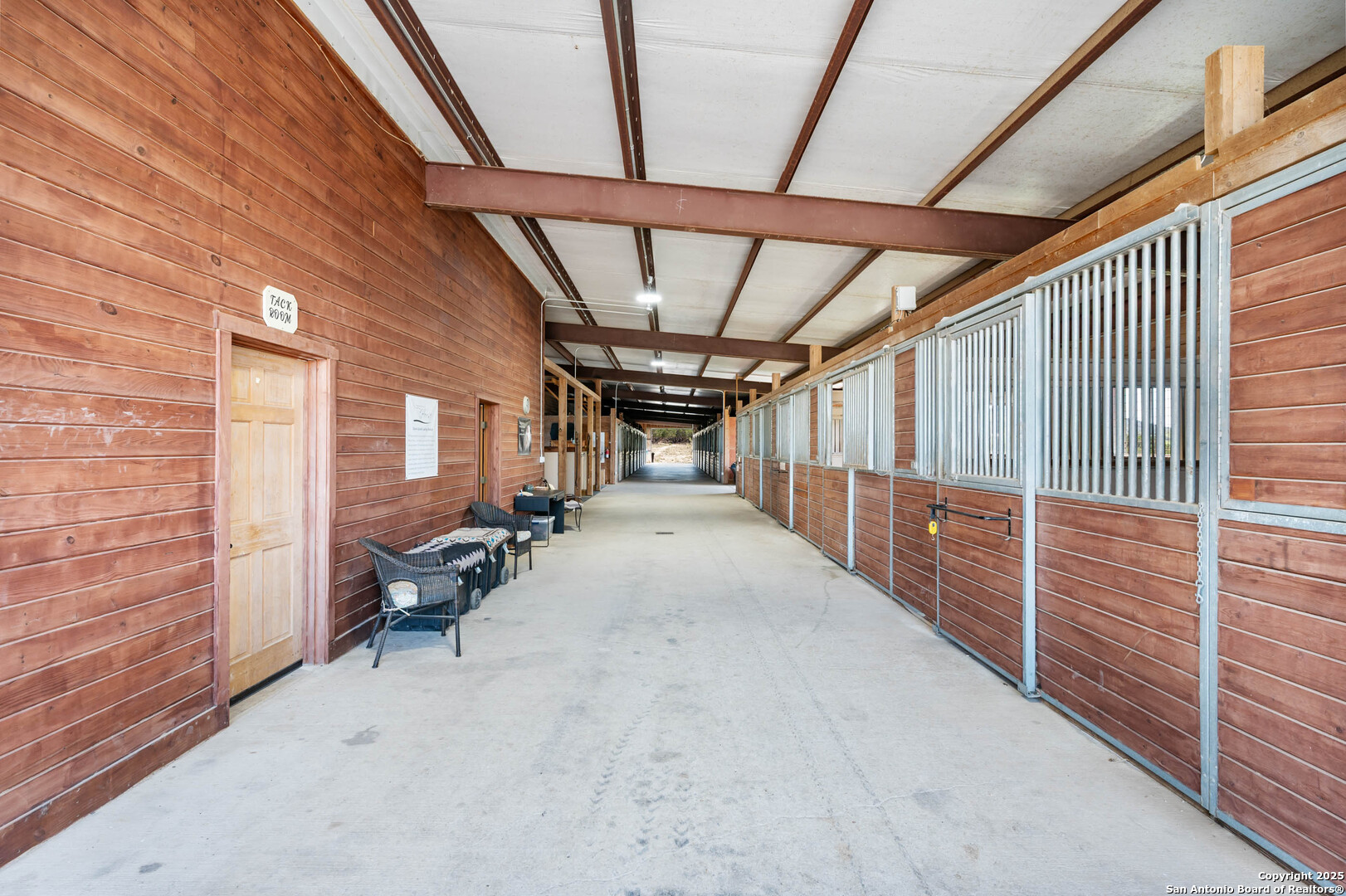 728 Upper Moffett