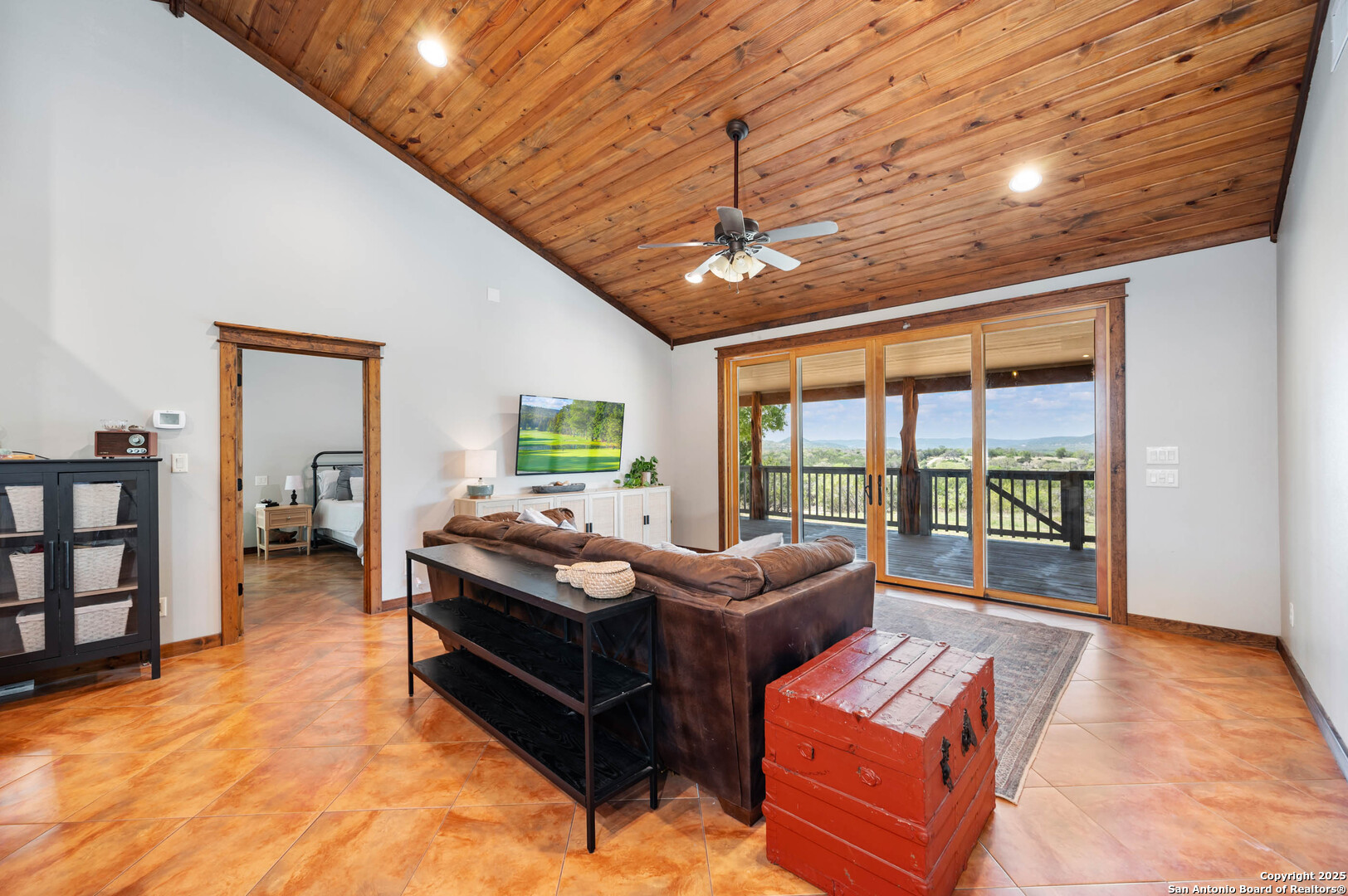 728 Upper Moffett